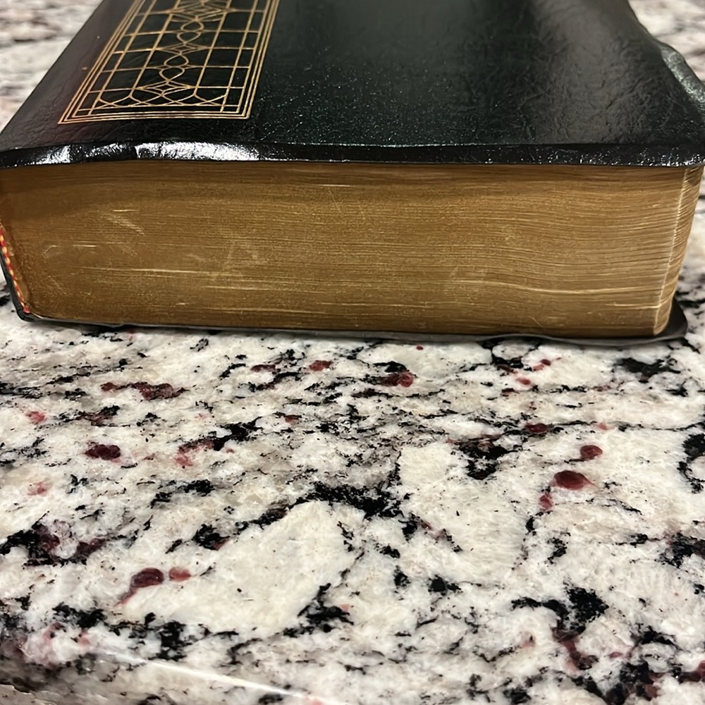 Holy Bible giant print King James Version 9.25”x6.5” copyright 1990 - Picture 3 of 14